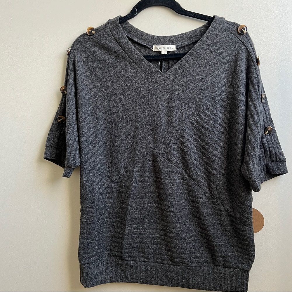 NWT Parallel Skies Gray short sleeve sweater Size Medium